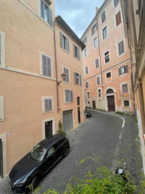 A Den for Two Rome